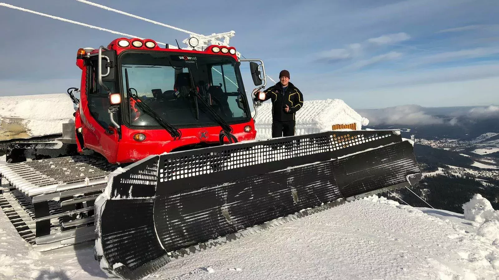 SnowSat am Großen Arber Stefan Beywl an einem PistenBully