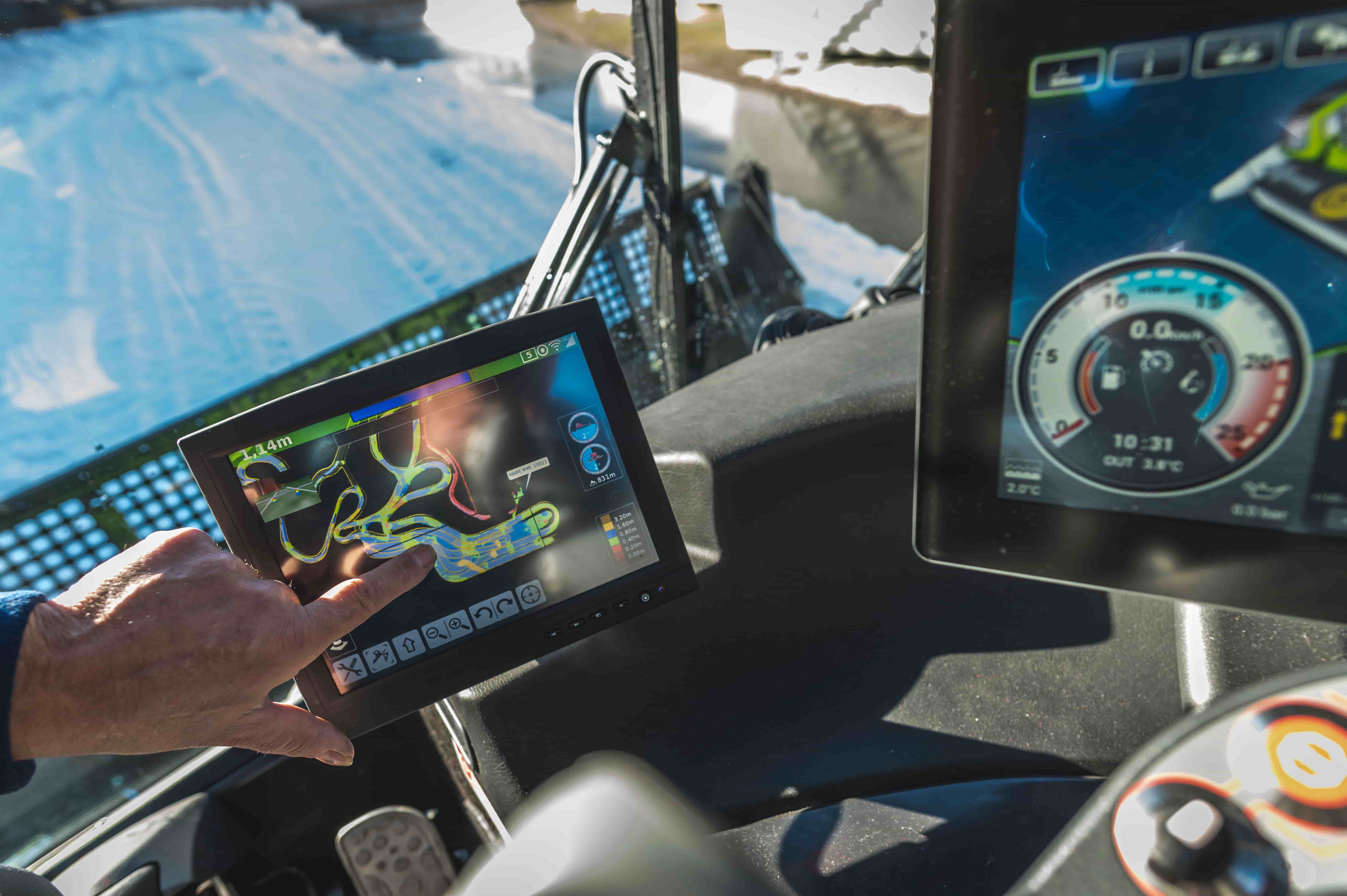 SNOWsat: Nordische WM Oberstdorf 2021 SNOWsat Display im Fahrzeug
