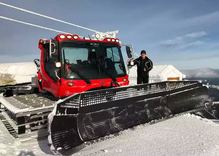 Ingo Dürlinger in Zell am See Stefan Beywl neben PistenBully