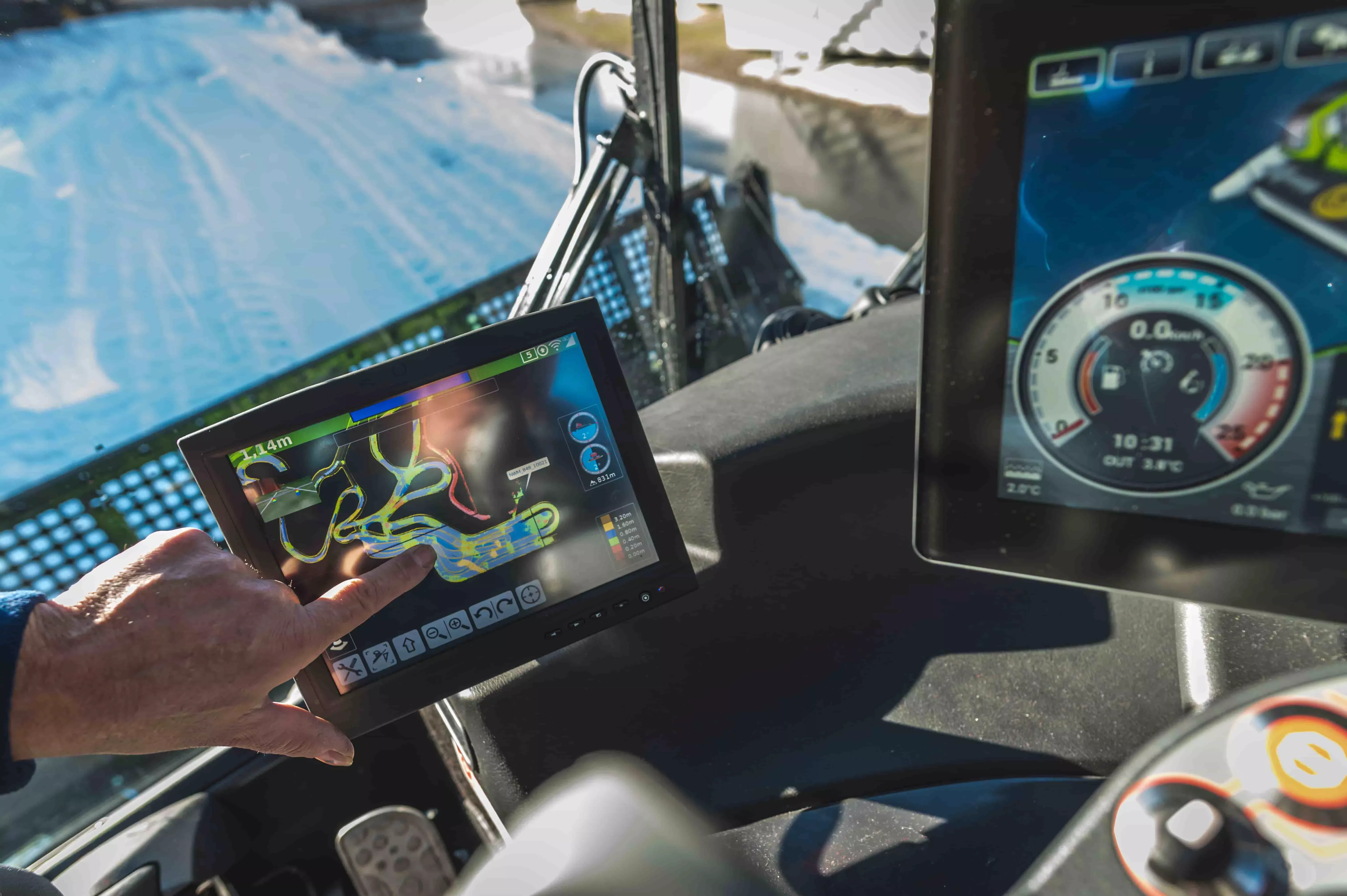 SNOWsat: Nordische WM Oberstdorf 2021 SNOWsat Display im Fahrzeug