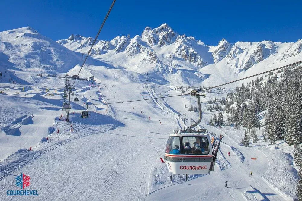 Das französische Skigebiet Courchevel nutzt SNOWsat.